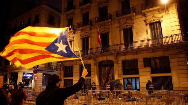Sexto día de disturbios por Hasél en Barcelona, con ocho detenidos
