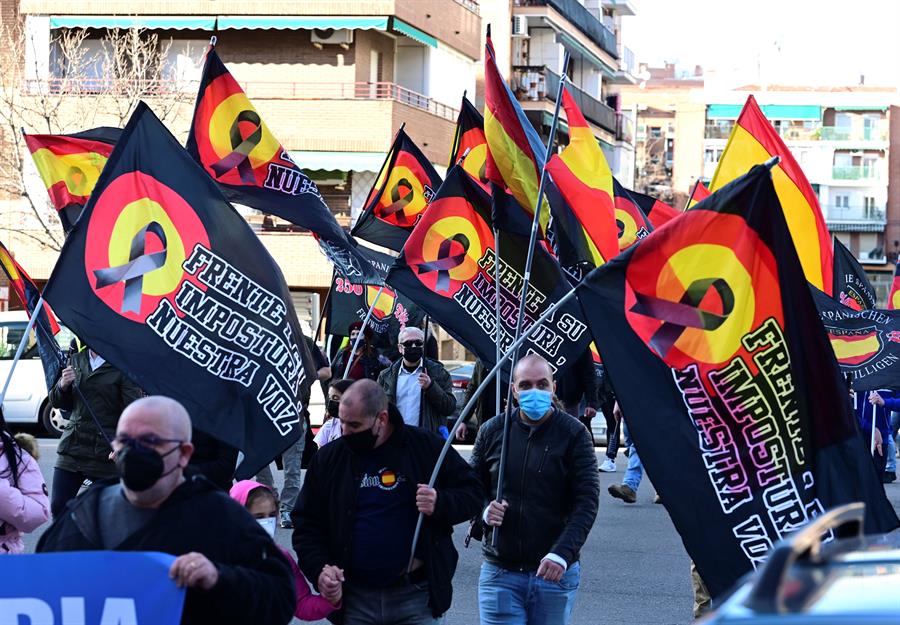 (VÍDEO) Polémica manifestación de la ultraderecha en favor de la División Azul: «El enemigo es el judío»