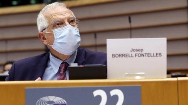 Un grupo de 81 eurodiputados exige la dimisión de Borrell por su viaje a Rusia