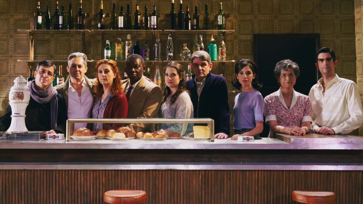 El bar que se tragó a todos los españoles: Un road play emotivo con un personaje entrañable