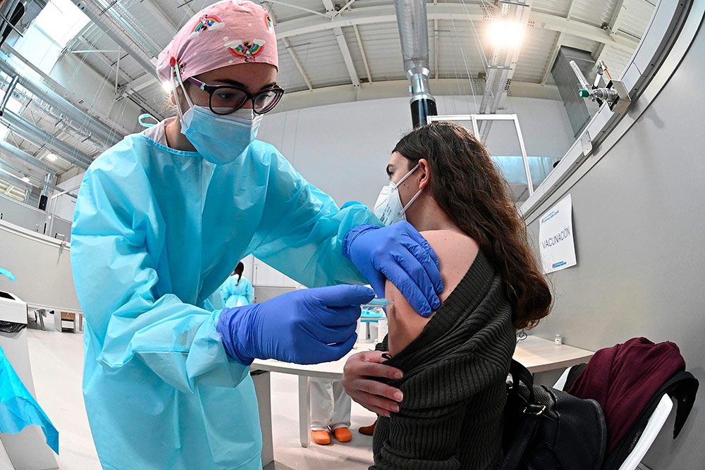 El Gobierno tiene ya cerrada la compra de 136 millones de dosis de la vacuna