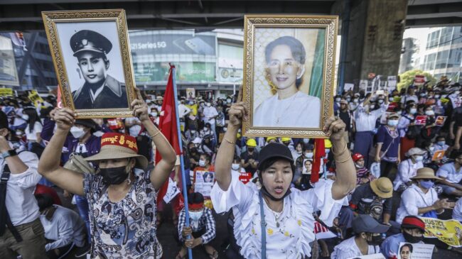 Aung San Suu Kyi se enfrenta a la justicia sin abogado en un juicio "secreto"