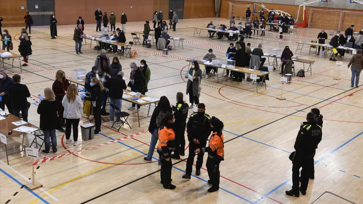 La participación en las elecciones catalanas hasta las 13 horas es un 12% menos que en 2017