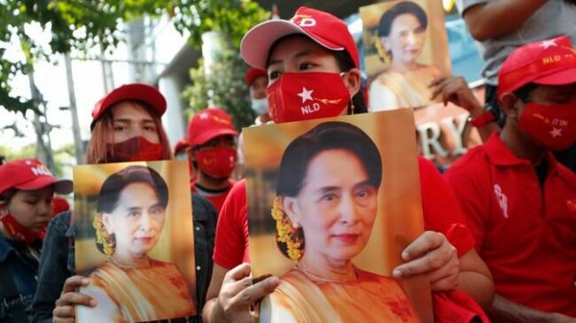 El ejército de Myanmar presenta cargos contra Aung San Suu Kyi