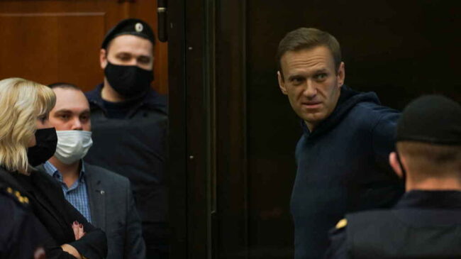 La Justicia rusa condena a Navalny a tres años y medio de prisión