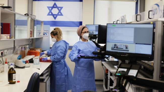 La vacuna de Pfizer reduce los casos sintomáticos en un 94%, según un estudio sobre 1,2 millones de israelíes