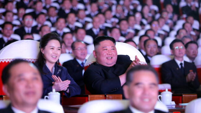 La esposa de Kim Jong-un reaparece tras más de un año desaparecida