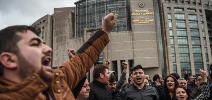 Turquía condena a seis años de prisión a Eren Keskin, la abogada defensora de los Derechos Humanos