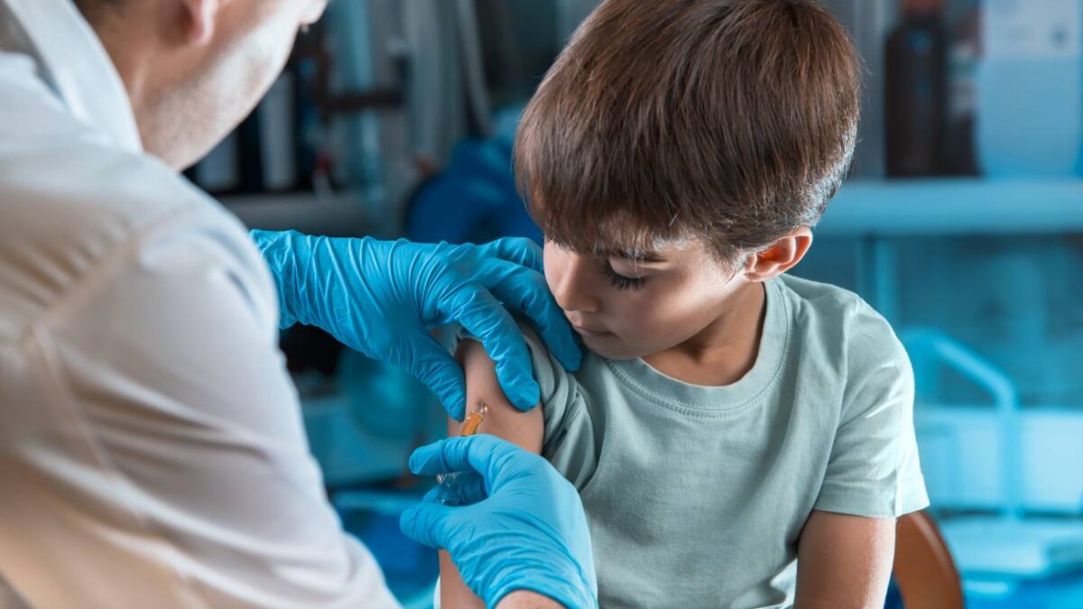 La vacuna de Oxford/AstraZeneca se prueba por primera vez en niños