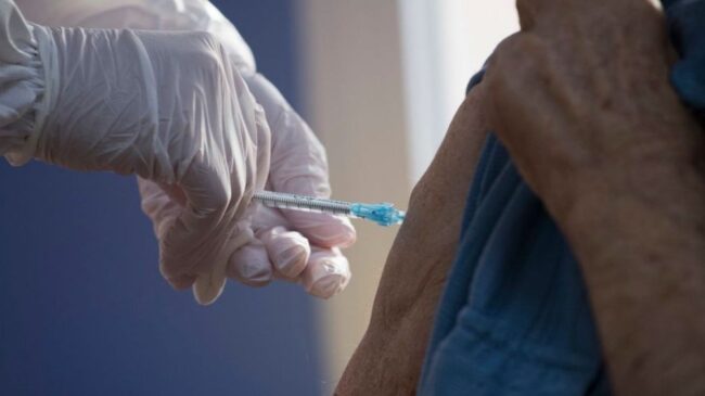 La EMA advierte: los sucesivos refuerzos de la vacuna podrían debilitar el sistema inmunológico