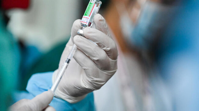 Europa aconseja reducir el intervalo entre las dos dosis de la vacuna