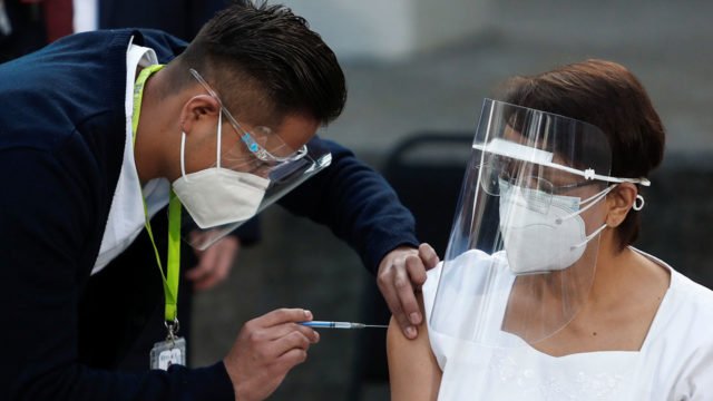 México recibirá en los próximos días la vacuna china y la rusa