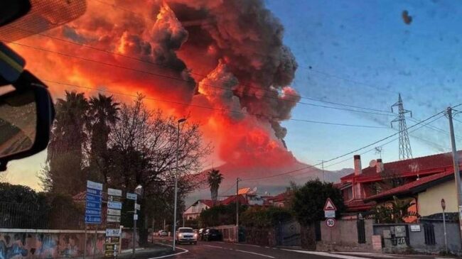 (VÍDEO) Lluvia de ceniza y piedras: el volcán Etna entra en erupción
