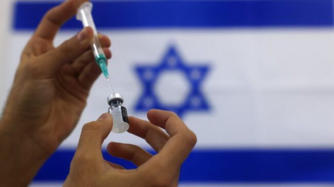 Un estudio israelí muestra la alta eficacia de la primera dosis de la vacuna de Pfizer