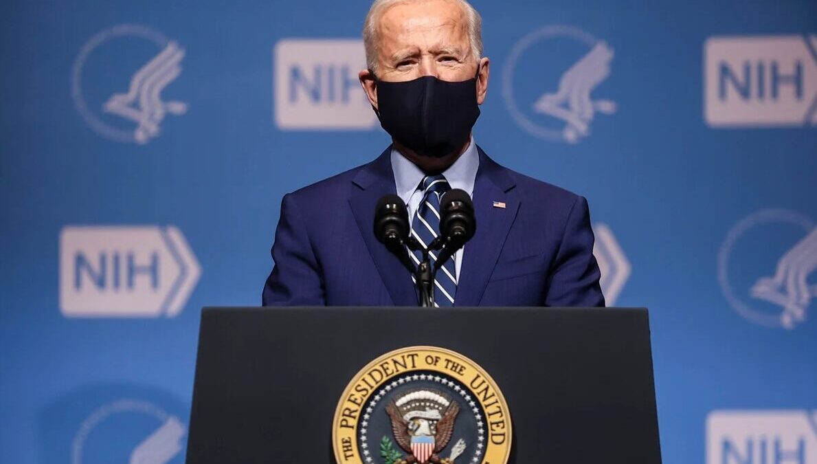 Biden dice que EE.UU. tendrá vacunas suficientes para 300 millones de personas en julio