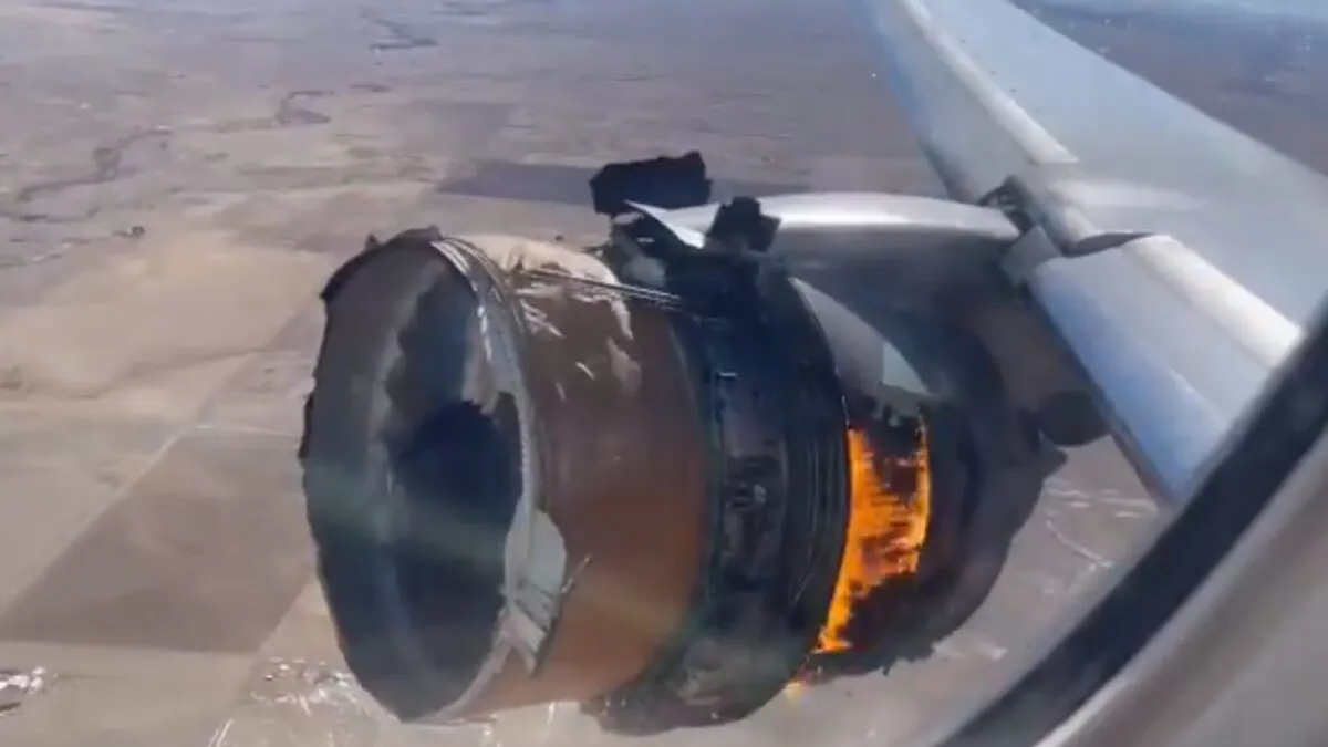 (VÍDEO) Un Boeing 777 se incendia y comienza a perder piezas en pleno vuelo