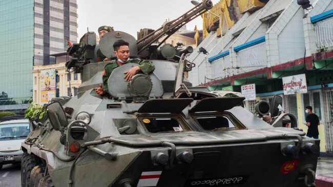 Tanques en las calles e internet suspendido, la nueva realidad de Myanmar