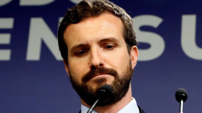 Podemos ataca diciendo que, si el PP de Rajoy no existiese, Casado estaría "en su casa"