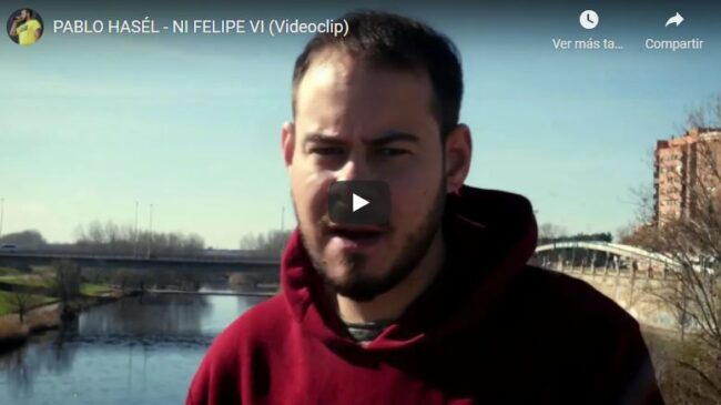 (VÍDEO) Pablo Hasél canta antes de ir a la cárcel contra el "domesticado" Iglesias y el "fascista" Felipe VI