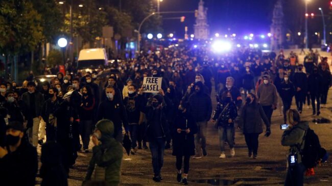 Tres personas detenidas en la séptima noche consecutiva de protestas por Hasél en Cataluña
