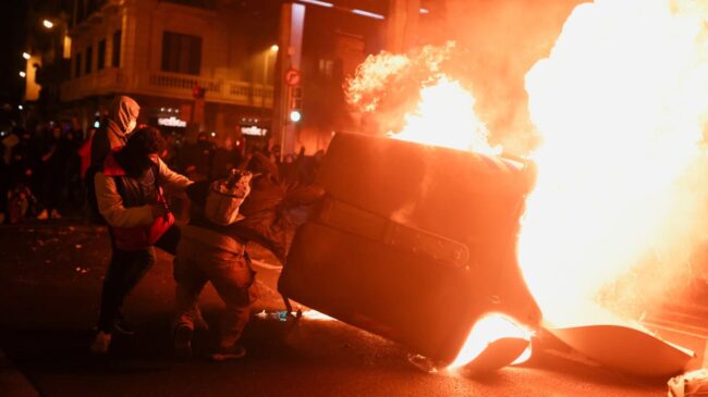 La noche de violencia por las protestas en apoyo a Hasél deja 15 detenidos y 17 mossos heridos