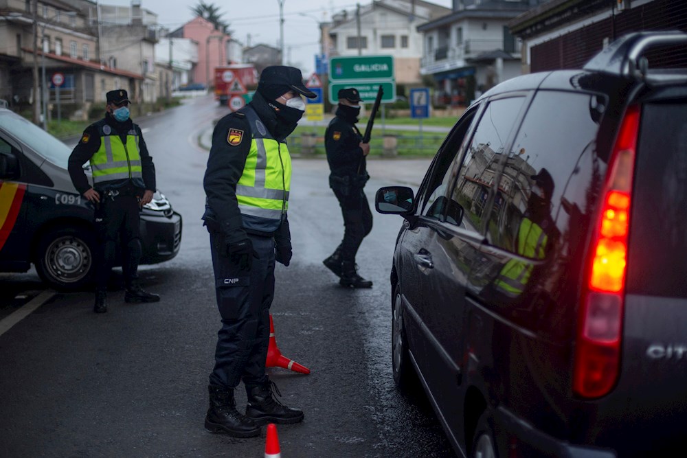 Policías y guardias civiles reclaman a Sanidad ser los próximos en vacunarse