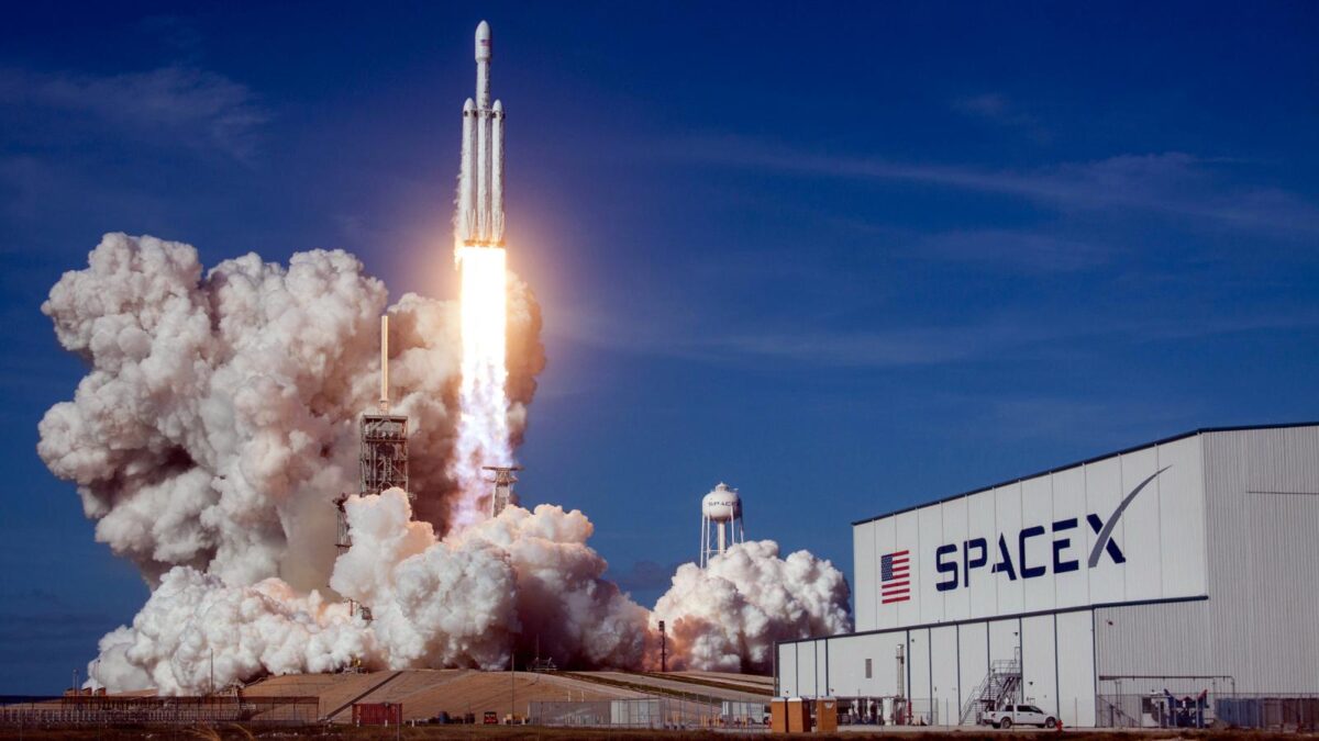 SpaceX comunica la primera misión al espacio con una tripulación completamente civil