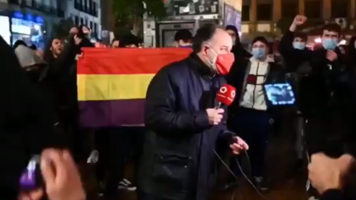 (VÍDEO) Agreden a un cámara en una manifestación a favor de Pablo Hasél