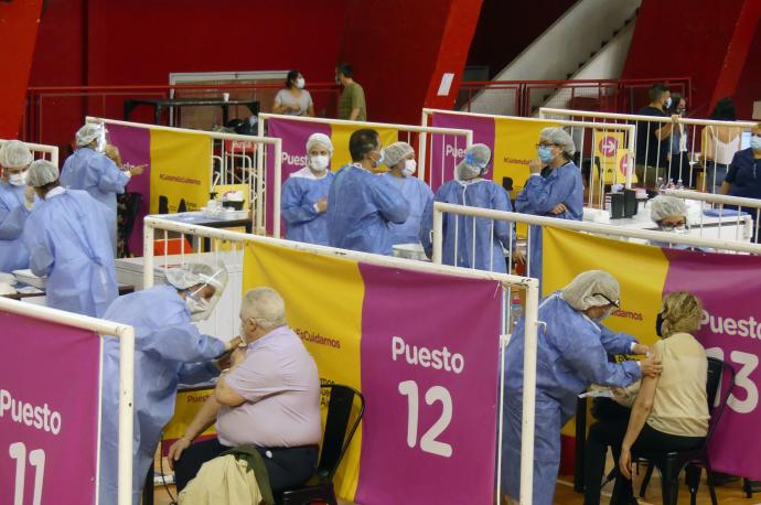 Madrid plantea vacunar sin franjas de edad a partir de julio