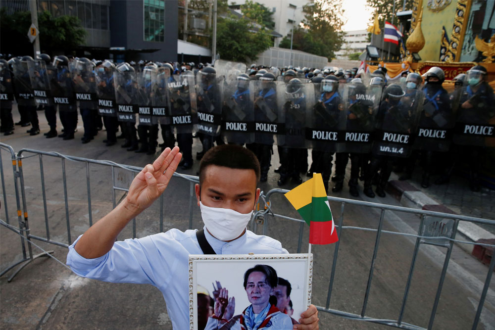 Los birmanos vuelven a manifestarse pese a la sangrienta represión del Gobierno militar