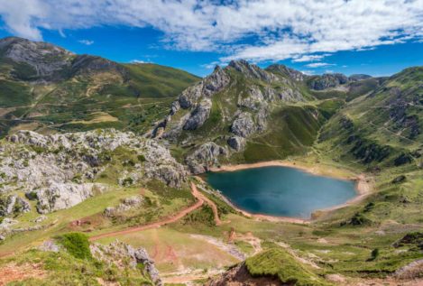 10 lagos por España a los que escaparte esta primavera