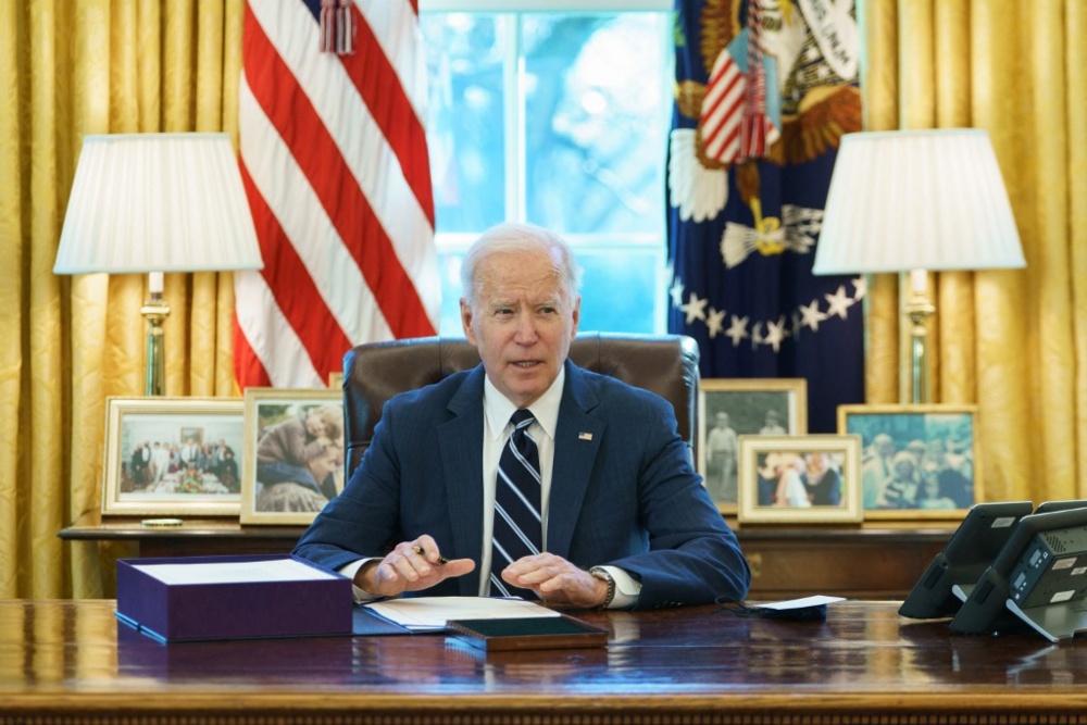 Joe Biden firma el tercer rescate fiscal en Estados Unidos contra la pandemia
