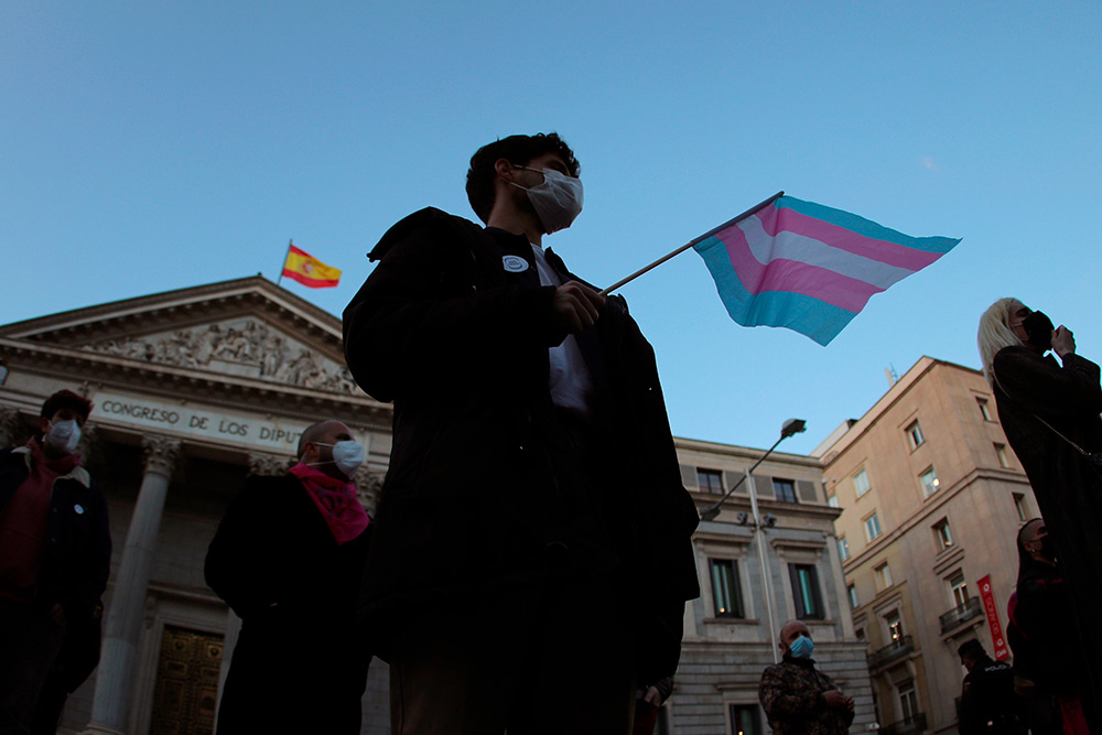 Más País, Compromís y la CUP amenazan con registrar la ley trans si no la lleva el Gobierno