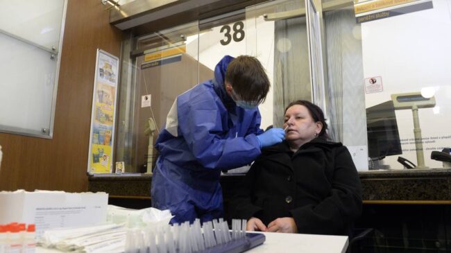 República Checa pide a tres países recibir a parte de sus enfermos de coronavirus