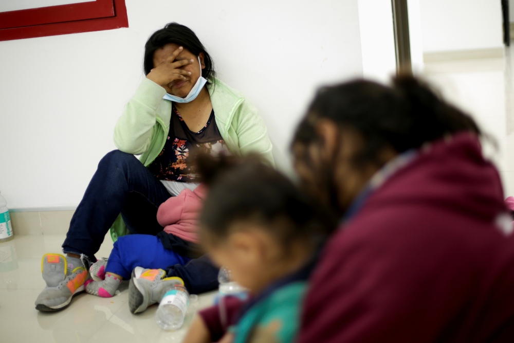 La llegada masiva de menores migrantes a la frontera con México pone a Biden contra las cuerdas