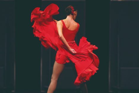 La 'Carmen' de Antonio Gades, una leyenda del flamenco y el cine español que regresa a los teatros