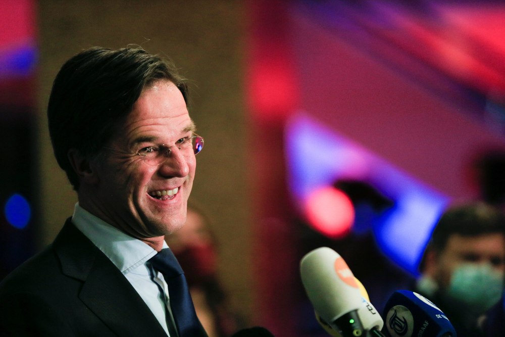 Mark Rutte formará gobierno en Países Bajos tras una clara victoria en las legislativas