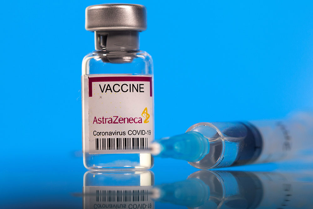 Bruselas promete dosis para que la UE esté inmunizada a mediados de julio