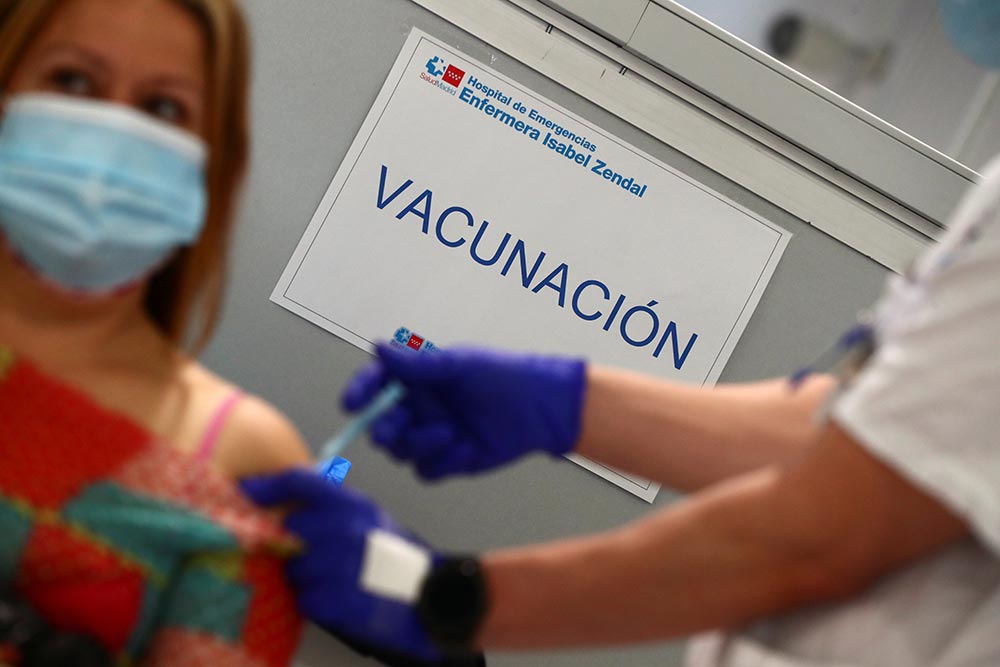 La Comisión Europea confía en alcanzar el 70% de vacunación a final de verano