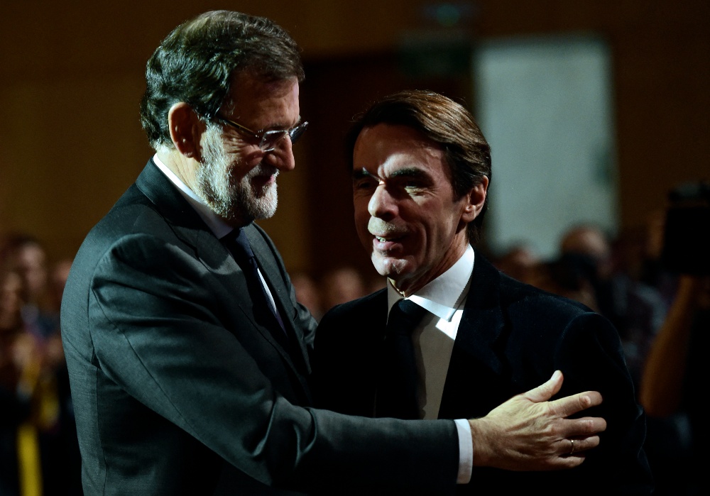 Rajoy y Aznar lo niegan todo en el juicio de la caja B del PP: «La caja B no existe»