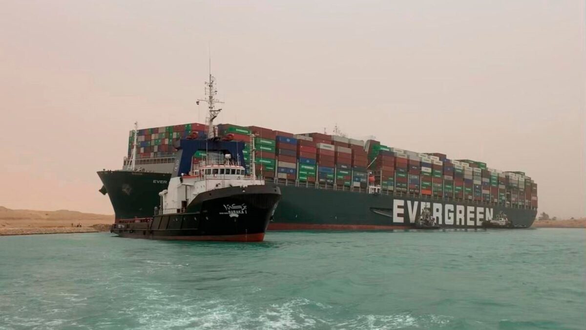 Suez, enlace y cuello de botella entre el Mediterráneo y el Mar Rojo