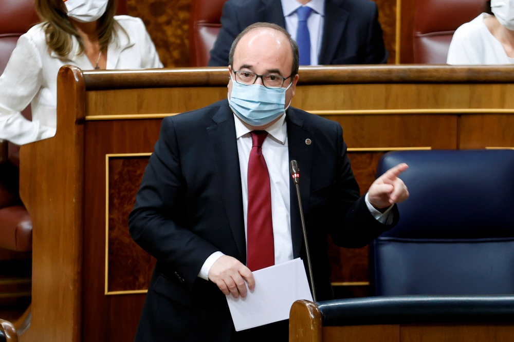 Miquel Iceta, primer ministro vacunado contra el coronavirus