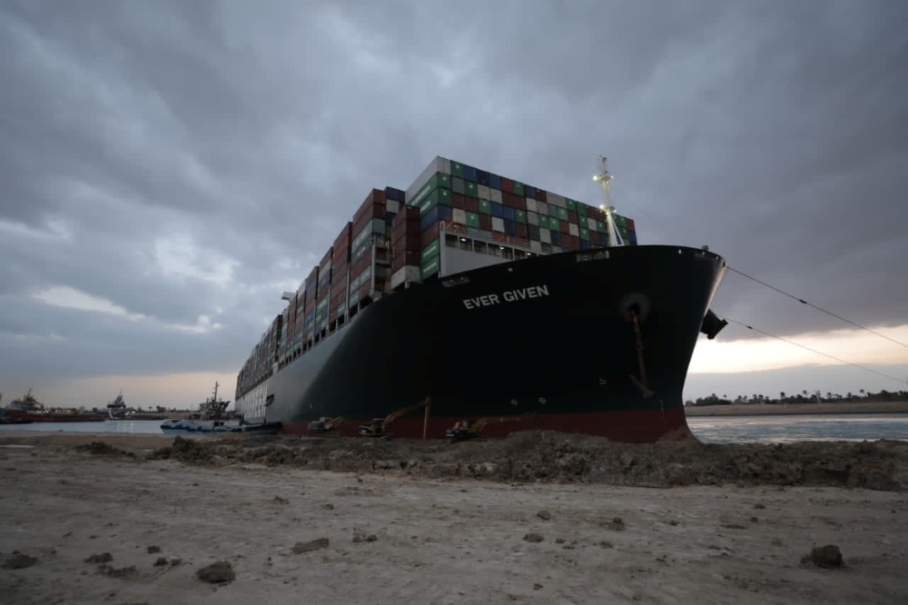 Fracasa un nuevo intento de desbloquear el canal de Suez: 326 embarcaciones siguen a la espera