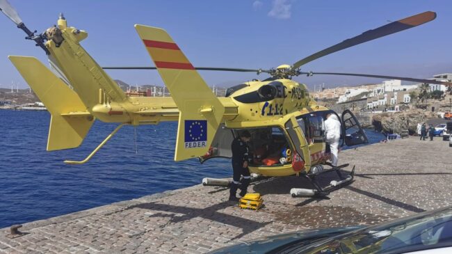 Al menos tres fallecidos y 41 rescatados en el naufragio de un cayuco en Tenerife