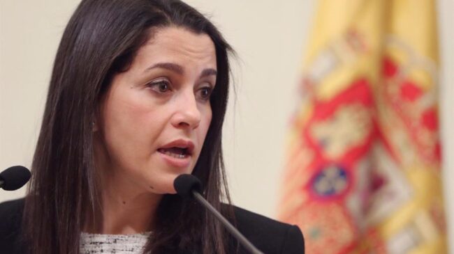 Arrimadas aprueba la moción en Murcia, pero se lava las manos: "Yo no he hablado nada con Sánchez"