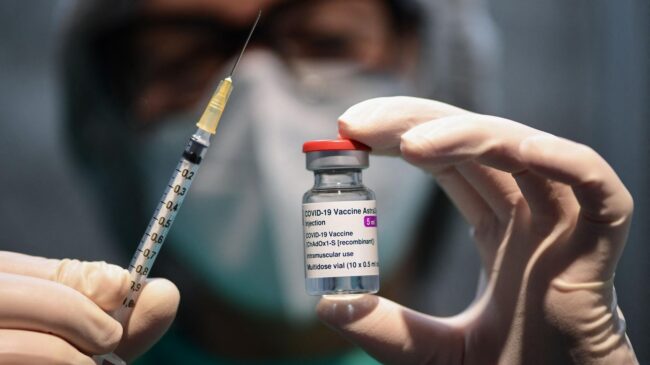 La OMS también da su apoyo a la vacuna de AstraZeneca: "Es segura y eficaz"