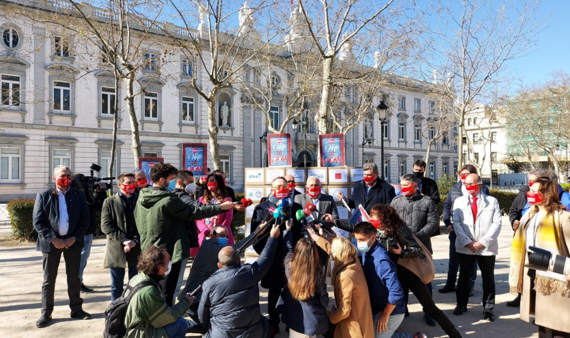 Hosteleros se concentran en Madrid al cumplirse un año de los cierres, para protestar por la falta de ayudas