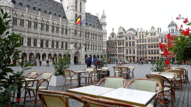 Bélgica cierra de nuevo tiendas y escuelas por el repunte de la pandemia