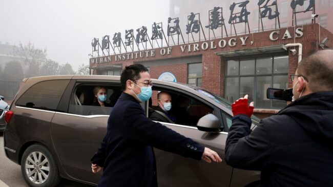 China, en el punto de mira: los servicios secretos británicos ven "factible" que el virus escapase de un laboratorio