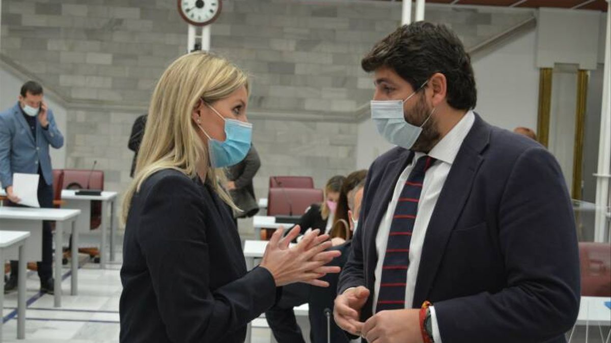 La moción de censura en Murcia fracasa tras el cambio de opinión de 3 diputados de Ciudadanos, según el PP